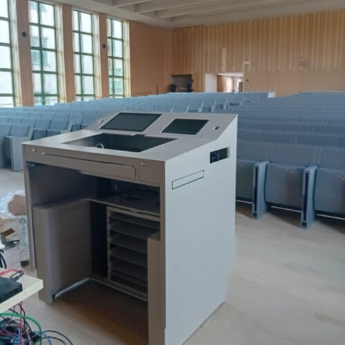 Interactive and motorized multimedia podium with rack included - Image 4